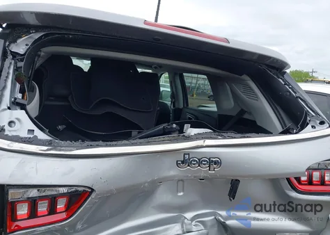 2022 Jeep Compass Latitude Lux 4X4 z USA, uszkodzony, nr VIN 3C4NJDFB5NT112287